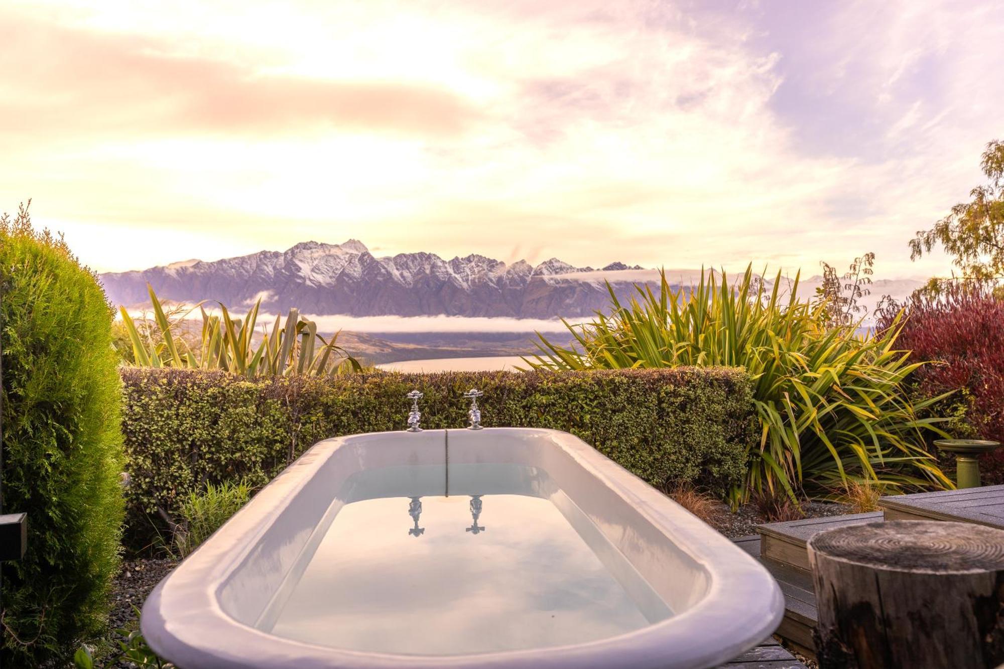 Bespoke Stay & Lake Views! Queenstown Exterior photo